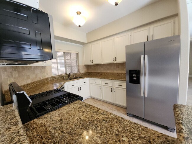 Building Photo - Immaculate Two Story Townhouse style Condo in Summerlin.