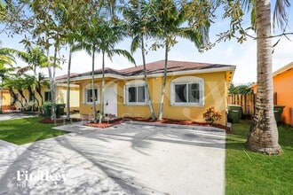 Building Photo - 213 SW 15th Pl