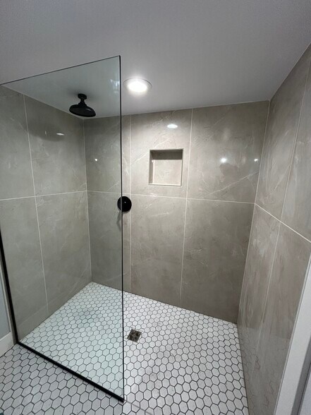 Building Photo - 2627 W Rice St