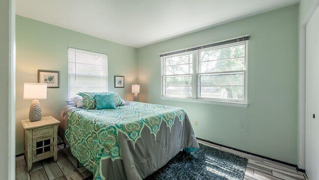 Building Photo - 5097 Wardcliff Dr. Unit A