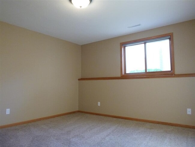 Building Photo - 4Bdrm-3bath Split NW Rochester