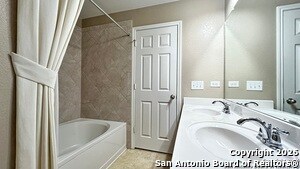 Building Photo - 10319 Roadrunner Ridge