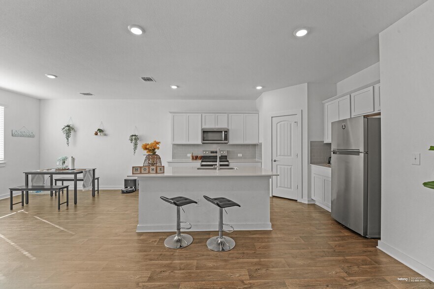 Building Photo - 13021 Kearns Dr