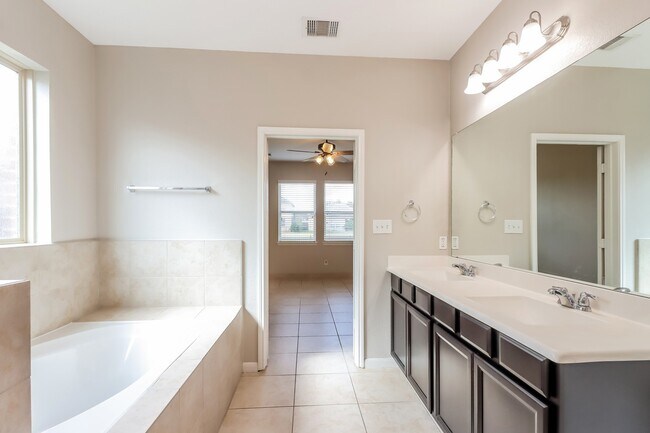 Building Photo - 5906 Watford Bend