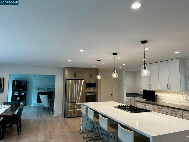 Building Photo - 226 Alderbrook Pl