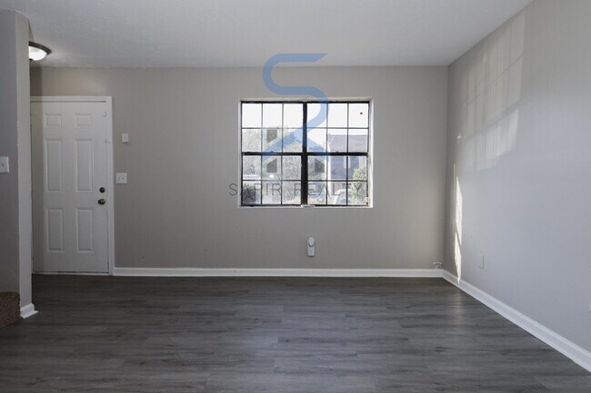 Building Photo - Move in before October 15th and get a $250...