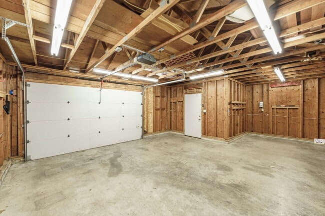 Building Photo - Krug 1201-1203