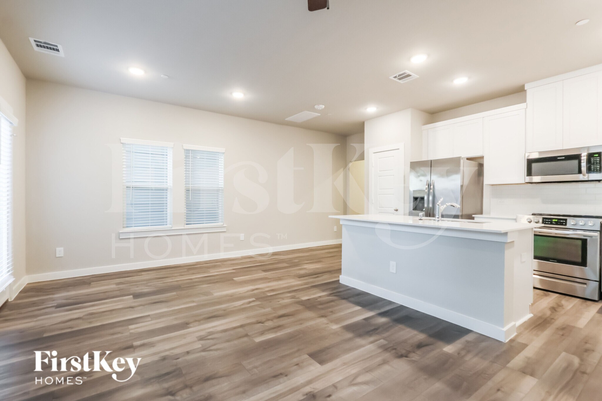 Building Photo - 381 N Centro Cir