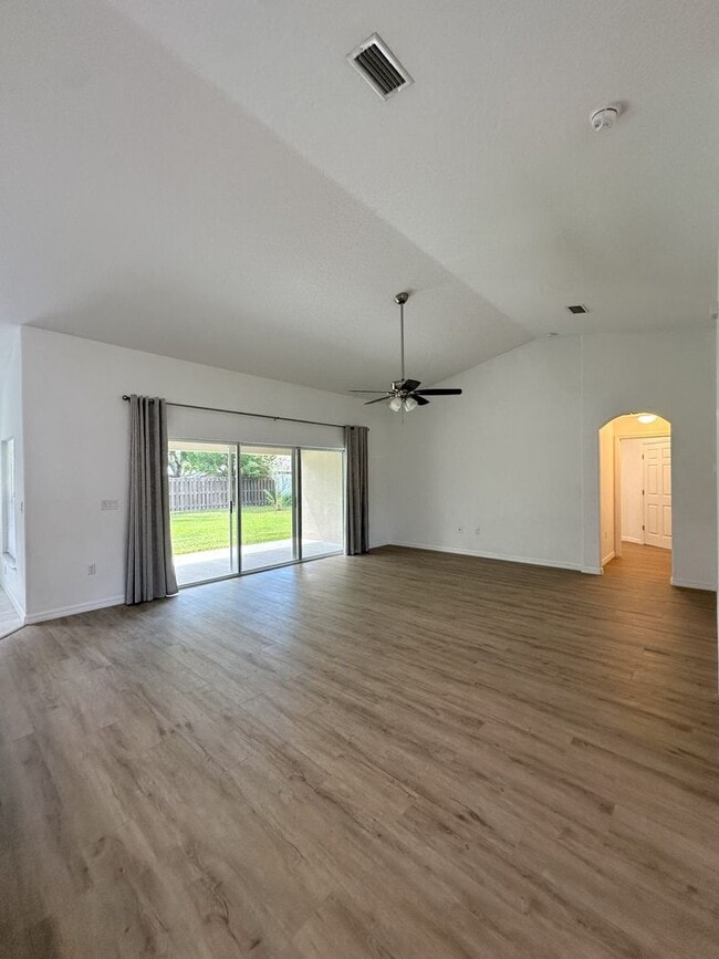 Building Photo - Move-In Ready Rental with Stylish Updates!