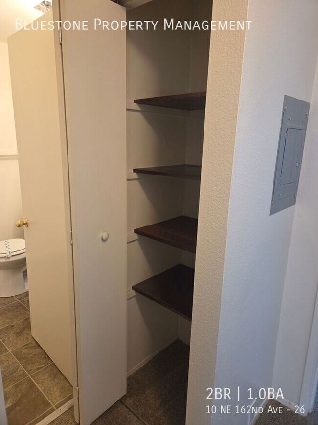 Building Photo - 10 NE 162nd Ave