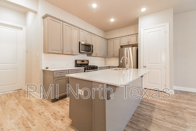Building Photo - 4238 Shavano Dr