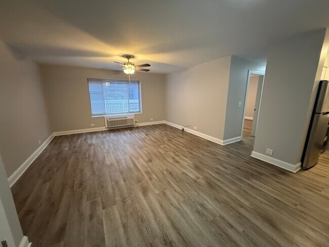 Building Photo - 744 W Gordon Terrace