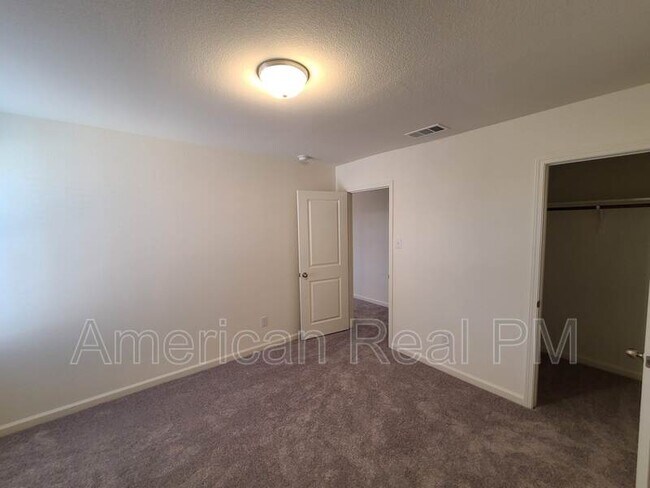 Building Photo - 301 Madison Way