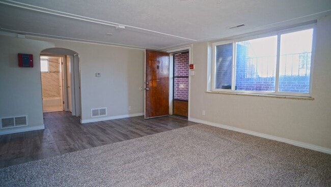 Building Photo - Dayton Duplex