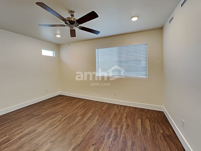 Building Photo - 701 S Rocker Ave