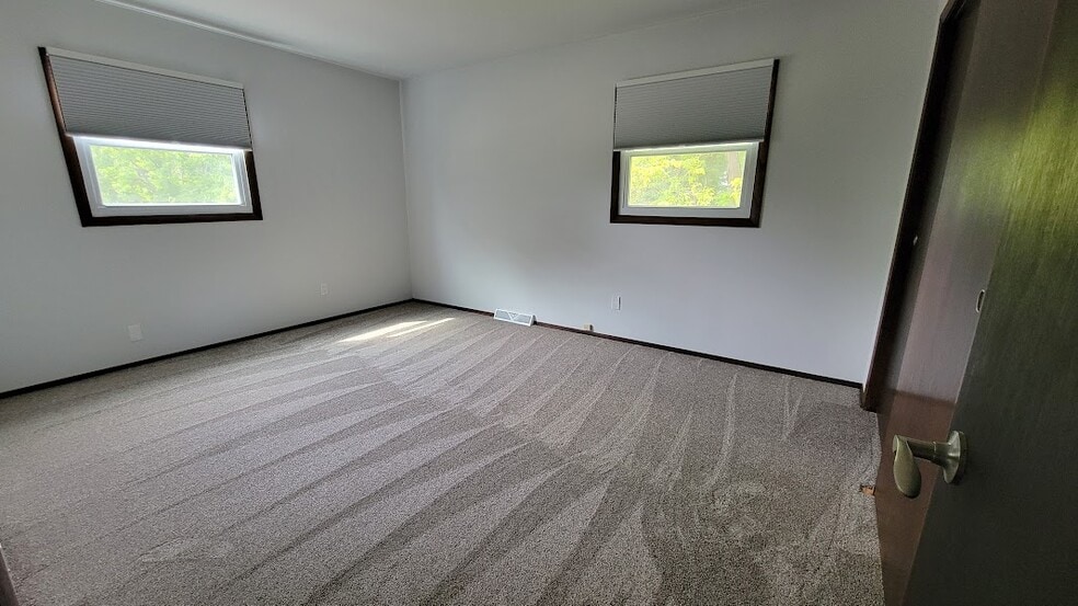 Primary Bedroom - 526 Hartridge Dr