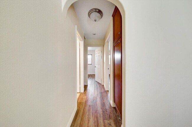 Building Photo - 792 Avocado Ave