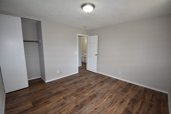 Building Photo - 3 Bedroom 1 Bath Home For Rent Near Heritage Park!