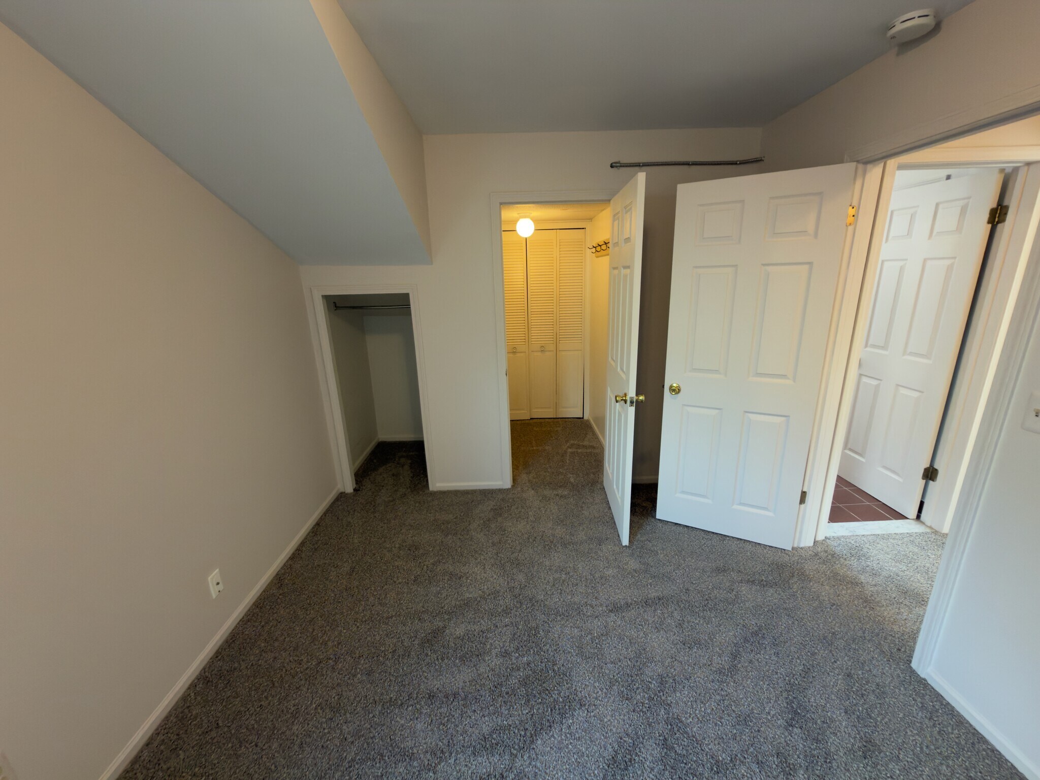 Building Photo - 846 Beaconsfield Ave