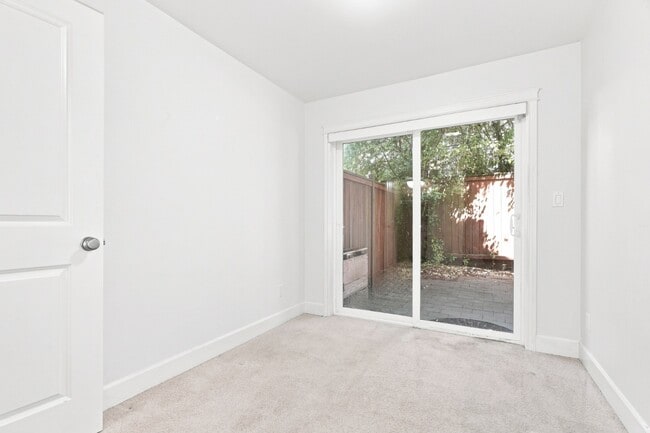 Building Photo - *Beautiful Ballard Townhome with Spacious Fenced Yard & Attached Garage FOR RENT* Available for M...