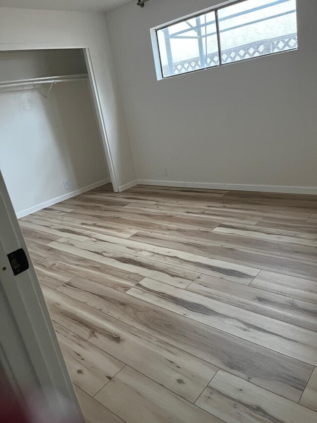 Building Photo - 680 Sunset Dr