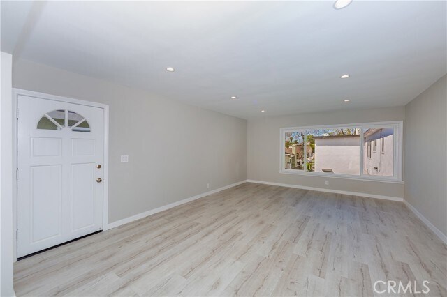 Building Photo - 232 W Linden Ave