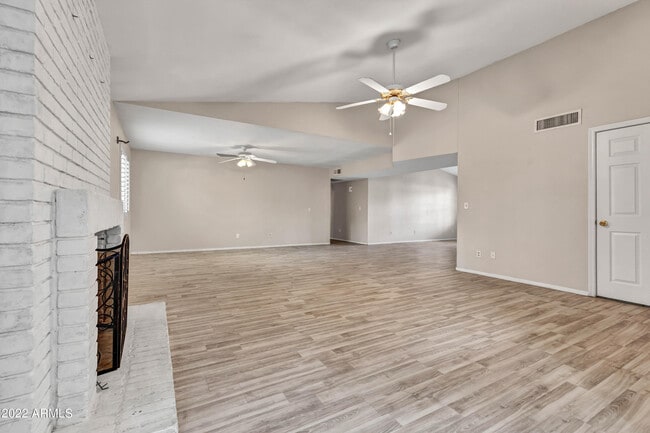 Building Photo - 16250 N 64th Pl