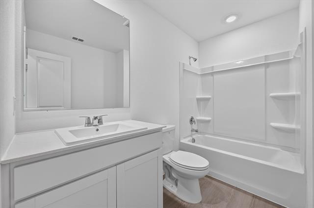 Building Photo - 624 W Criner St
