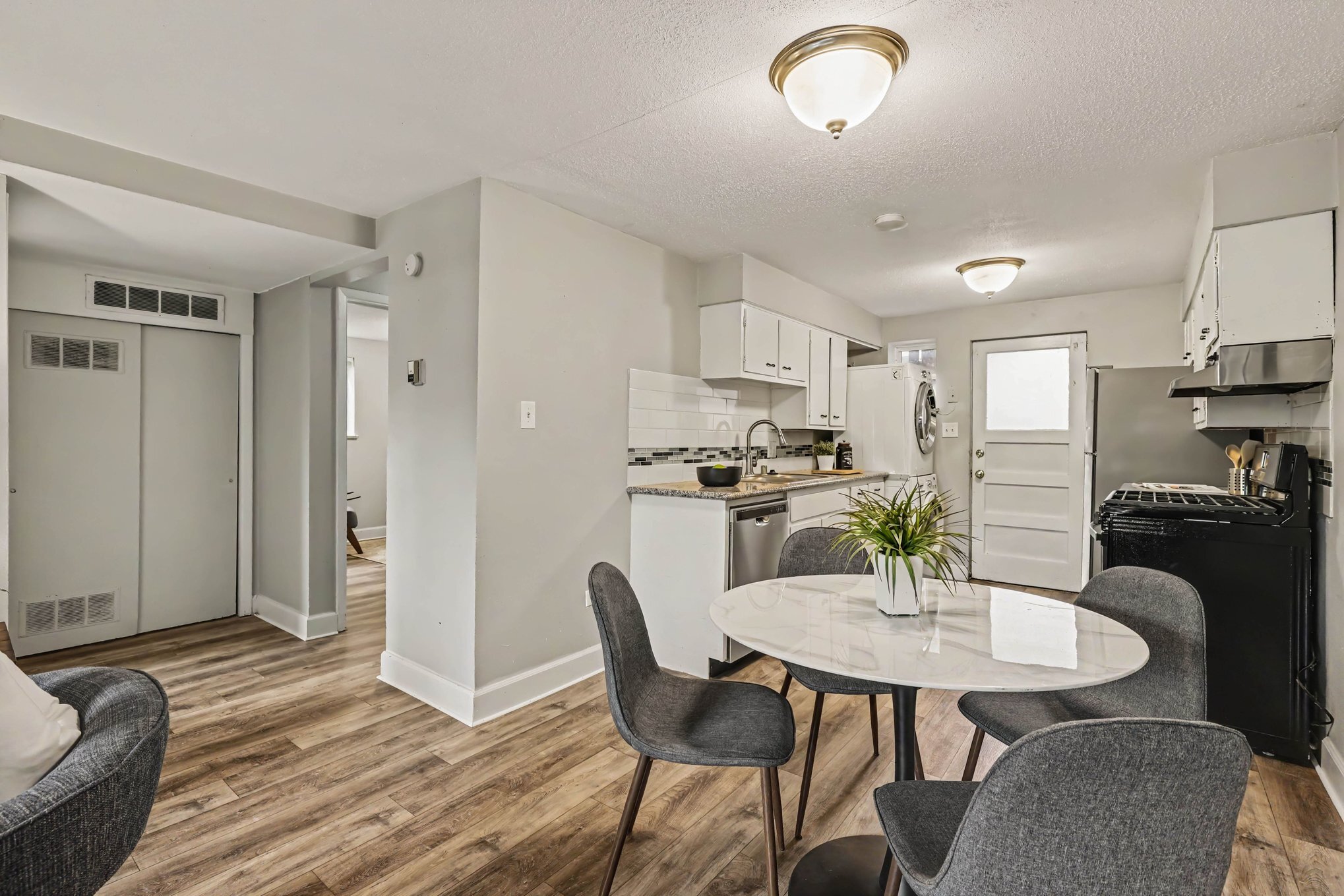 Dining area/kitchen - 105 S Meade St