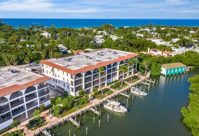 Building Photo - 970 Palm Ave