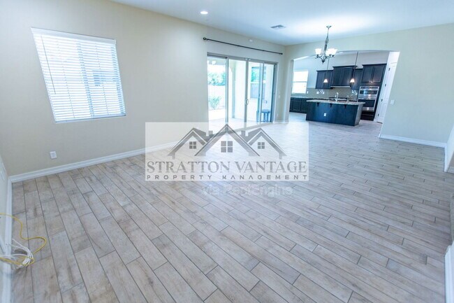 Building Photo - 2883 E Ebony Dr