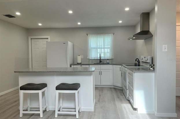Building Photo - 1676 Caledonia Dr