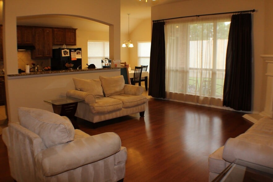 Building Photo - 1614 Westfield way