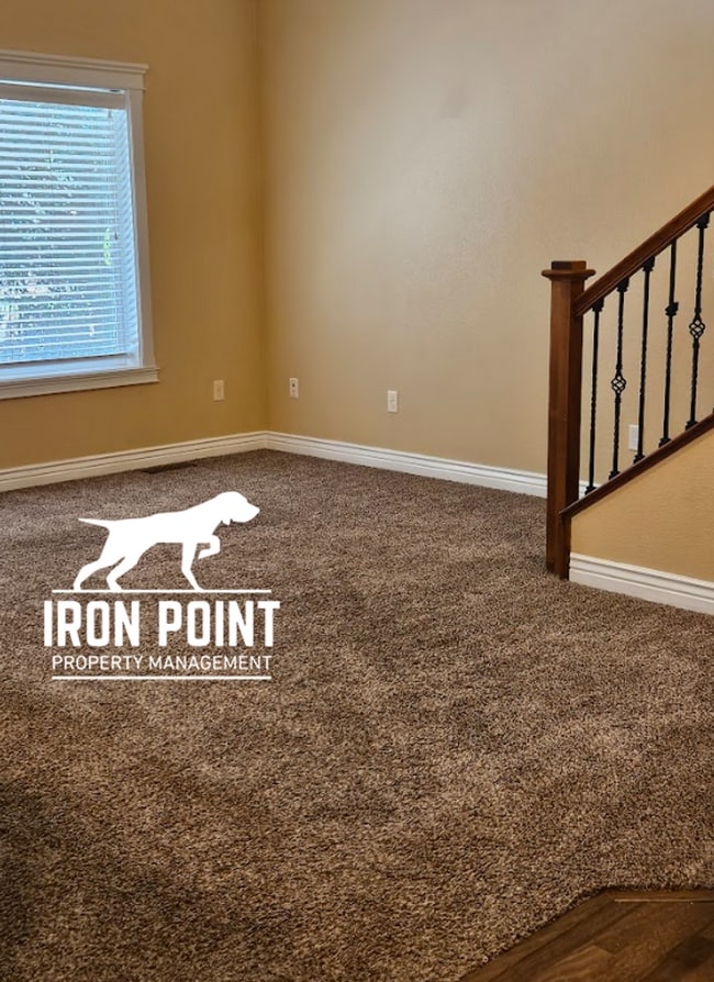 Building Photo - 3/2.5 in Boise-2 Car Garage, Fireplace, Vaulted Ceilings, Landscaping Included.