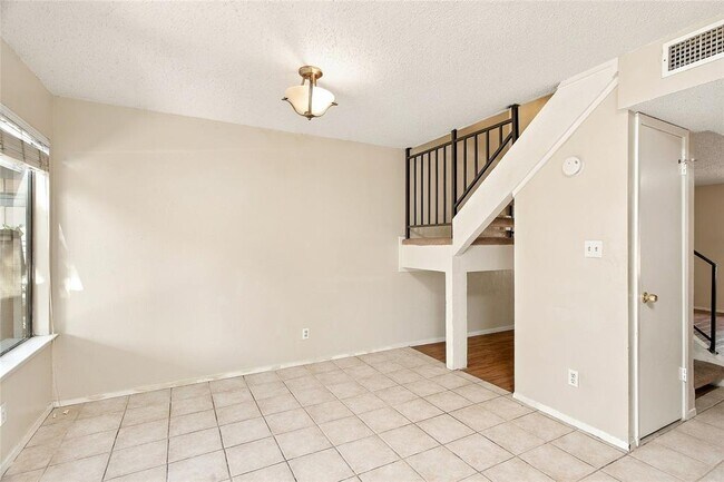 Building Photo - 902 Park Village Cove