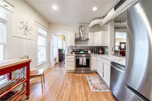 Building Photo - 215 S Montclair Ave