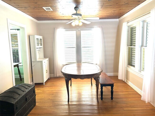 Primary Photo - 4915 Houston Dr