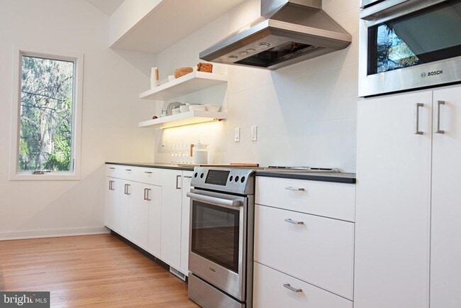 Building Photo - 92 Overbrook Dr