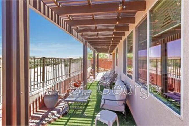 Building Photo - 3241 E Fourteen Fairway Dr