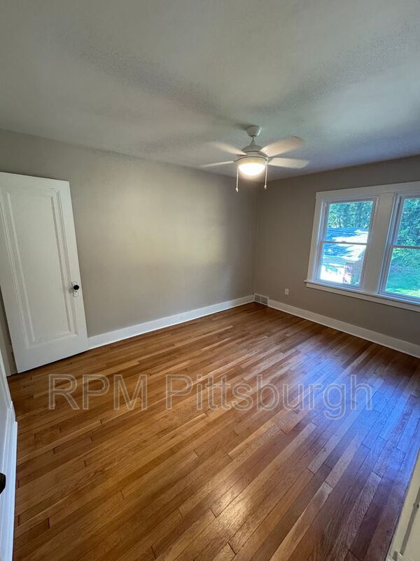 Building Photo - 107 N Meadowcroft Ave