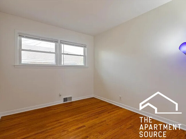 Building Photo - 4538 Dempster St