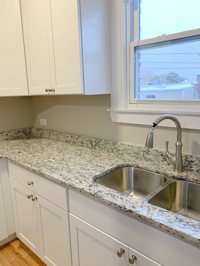 Building Photo - 1921 Grove Ave