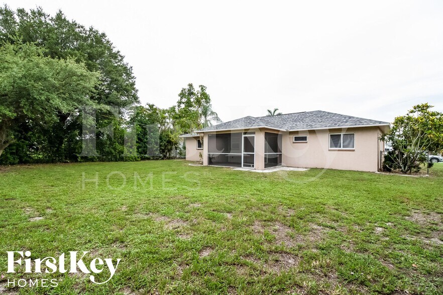 Building Photo - 242 SW 34th Terrace