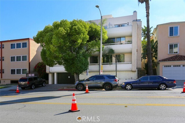 Building Photo - 1423 S Beverly Glen Blvd