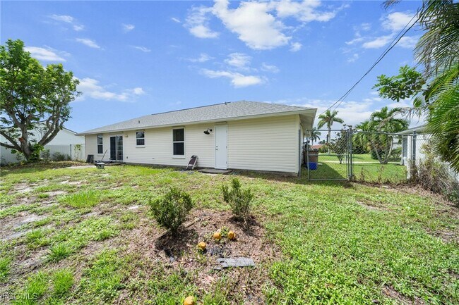Building Photo - 3911 SW 11th Pl