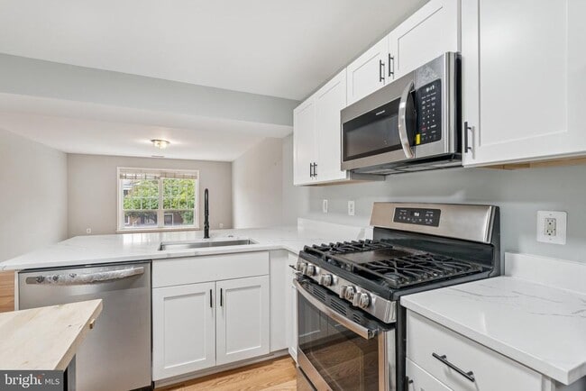 Building Photo - 1473C N Van Dorn St