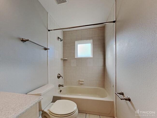 Building Photo - 834 4th Ave N