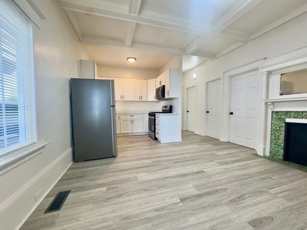 Building Photo - 3218 West St