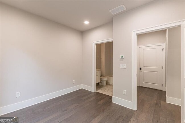 Building Photo - 574 Boulevard Pl NE