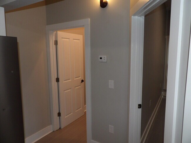 Building Photo - 609 Taylor Ave